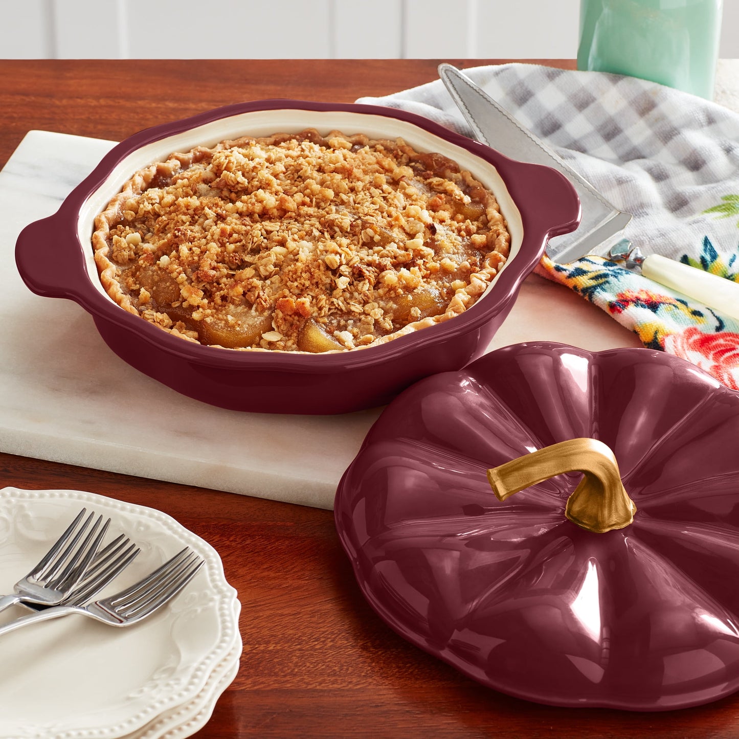 10-Inch Pumpkin Stoneware Pie Baking Dish with Lid, Merlot